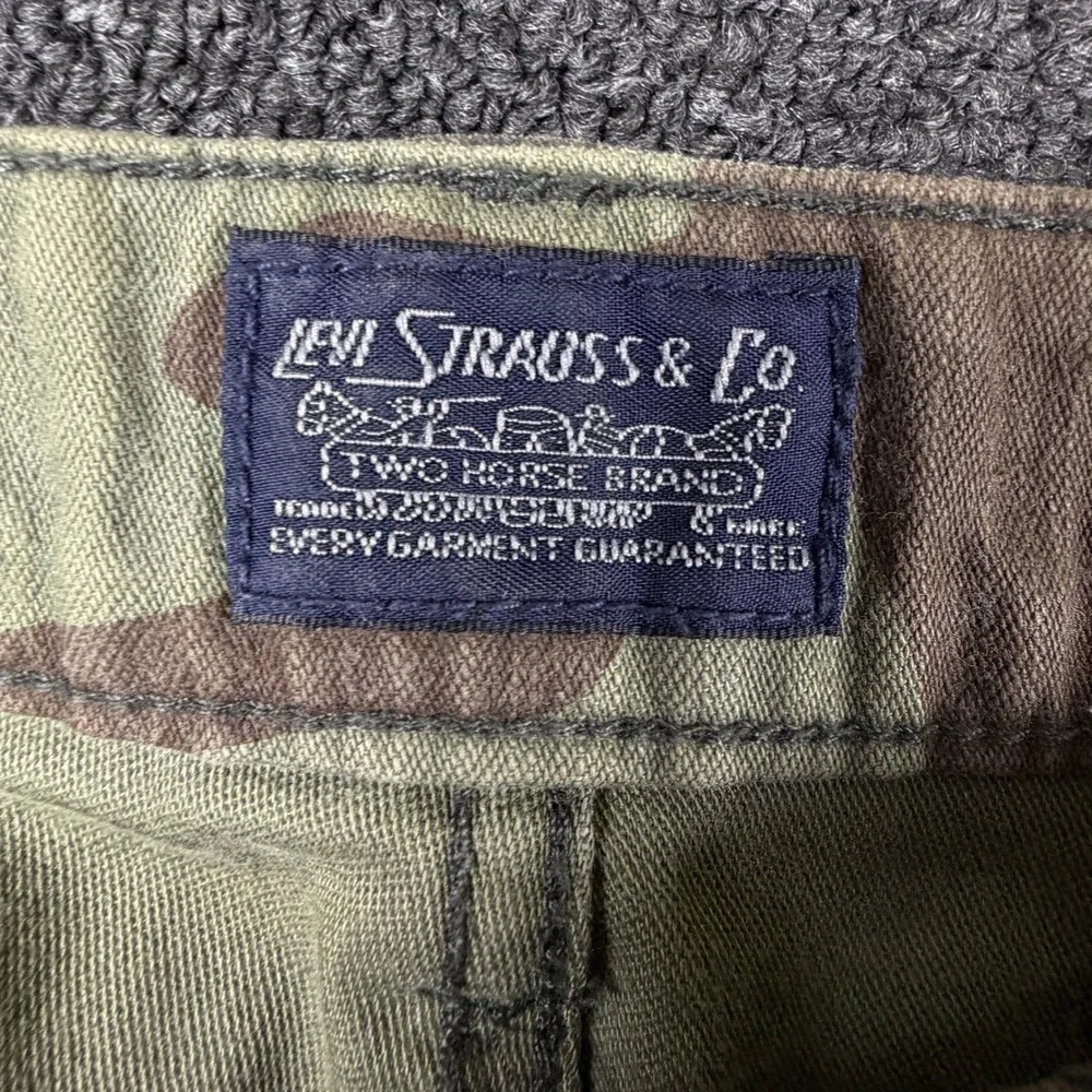 Levi's Cargo Shorts Mens 38 23251-0085 Green Camouflage Cotton EUC